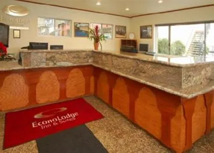 Econo Lodge Inn & Suites Oakland Airport