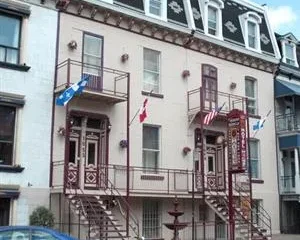 Auberge Louisbourg Hotel