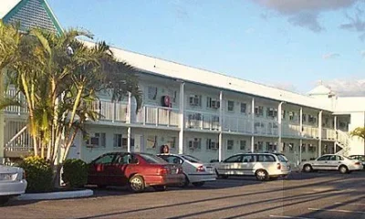 Reef Adventureland Motor Inn