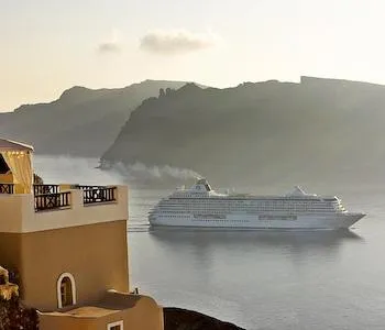 Art Maisons Luxury Santorini Hotels: Aspaki & Oia Castle