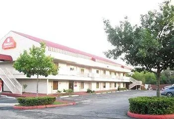 HomeGate Studios & Suites San Antonio Fiesta Park