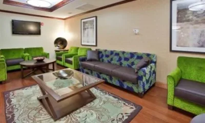 Holiday Inn Express Hotel & Suites Fredericksburg (Virginia)