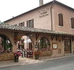 Le Relais des Dix Crus Hotel