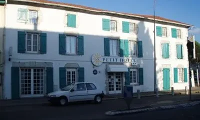 Au Petit Hotel