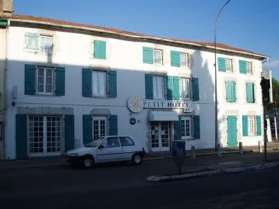 Au Petit Hotel