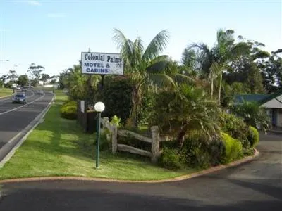 Colonial Palms Motel & Cabins