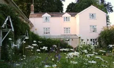 Field Farmhouse