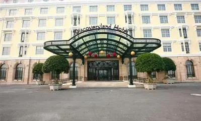 Discoveryland Holiday Hotel