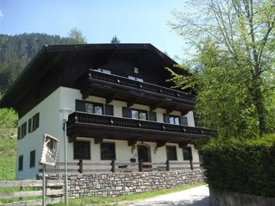 Haus Hollbacher Apartment