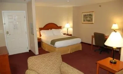 Holiday Inn Express Hotel & Suites White River Junction