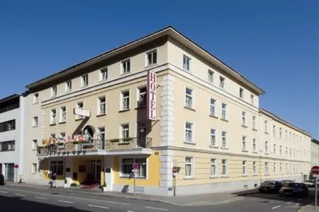 Goldenes Theater Hotel