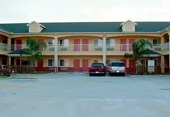 Symphony Inn & Suites