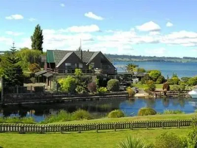 Waiteti Lakeside Lodge Rotorua