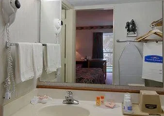 Howard Johnson Inn Collinsville