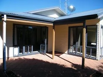 Bay Palm Motel