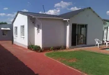 Eminence Guest House Germiston