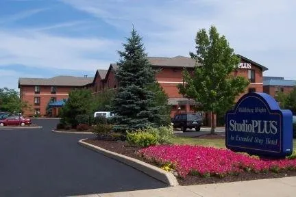 StudioPLUS Deluxe Studios Hotel Middleburg Heights