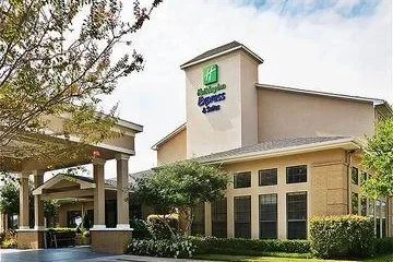 Holiday Inn Express Hotel & Suites Dallas/Stemmons Fwy(I-35 E)