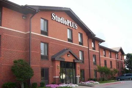 Studio Plus - Arlington