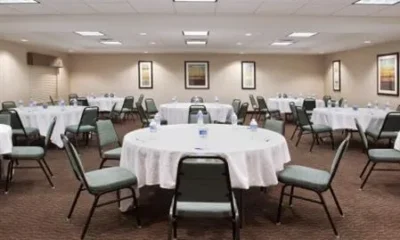 Holiday Inn Express & Suites Bridgeport