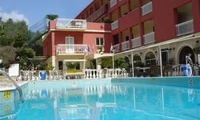 Oasis Hotel Perama