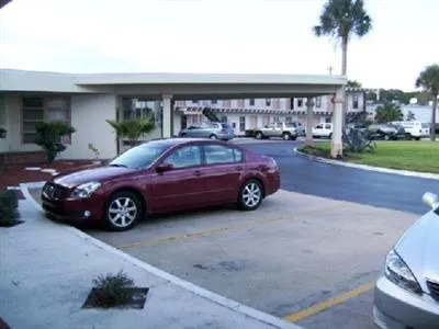 Nassau Holiday Motel
