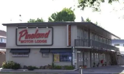 Pineland Motor Lodge