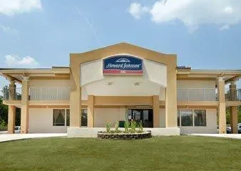 Howard Johnson Inn & Suites Marietta