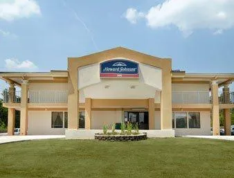 Howard Johnson Inn & Suites Marietta