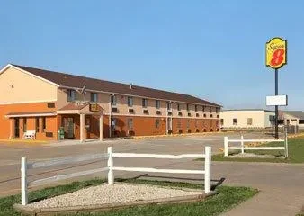 Super 8 - Emporia