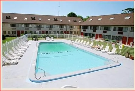 Admiralty Inn and Suites East Falmouth