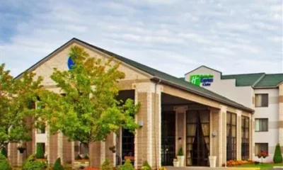 Holiday Inn Express Hotel & Suites Grand Rapids Airport