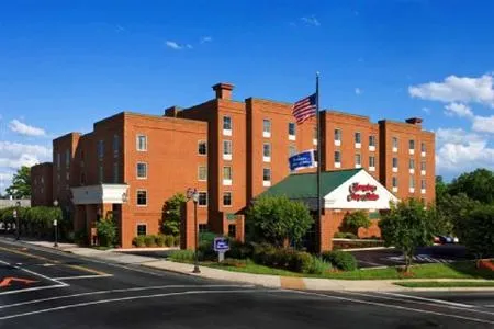 Hampton Inn and Suites Charlottesville - At The University