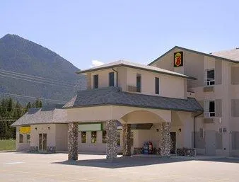 Super 8 Invermere