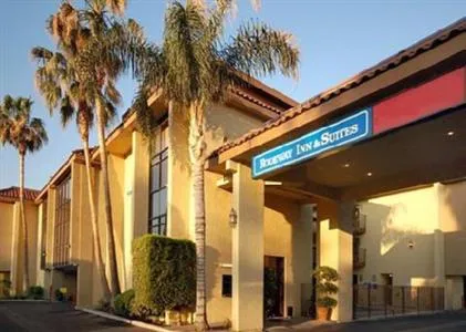 Rodeway Inn & Suites Bakersfield