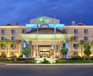 Holiday Inn Express Hotel & Suites Fresno (River Park) Hwy 41