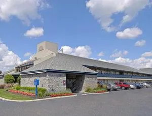 Baymont Inn & Suites Columbus Airport