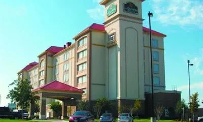 La Quinta Inn & Suites Dallas Arlington 6 Flags Dr