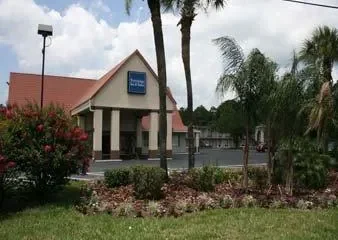 Travelodge Inn & Suites Jacksonville Airport