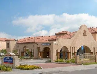 Howard Johnson Inn & Suites Pico