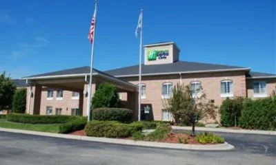 Holiday Inn Express Hotel & Suites Fenton