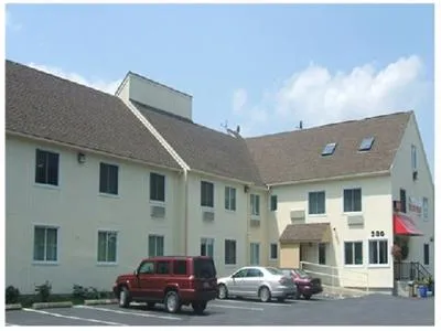 Red Carpet Inn & Suites New London