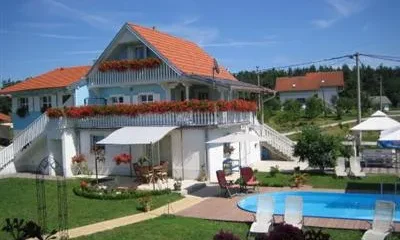 Pool Apartments Plitvice Lakes