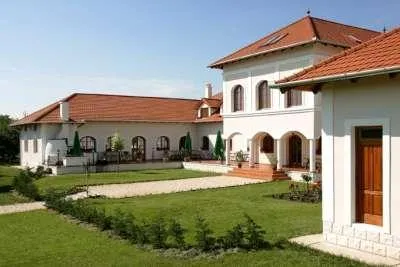 Szent György Kuria Hotel Inarcs