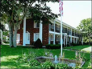 Colonial Village Motel & Cottages