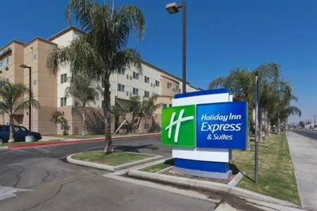 Holiday Inn Express & Suites Bakersfield Central