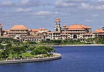 Pullman Putrajaya Lakeside