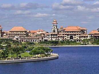 Pullman Putrajaya Lakeside