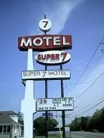 Super 7 Motel