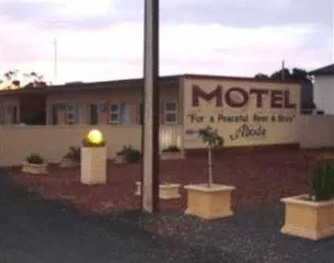 Abode Parkland Motel